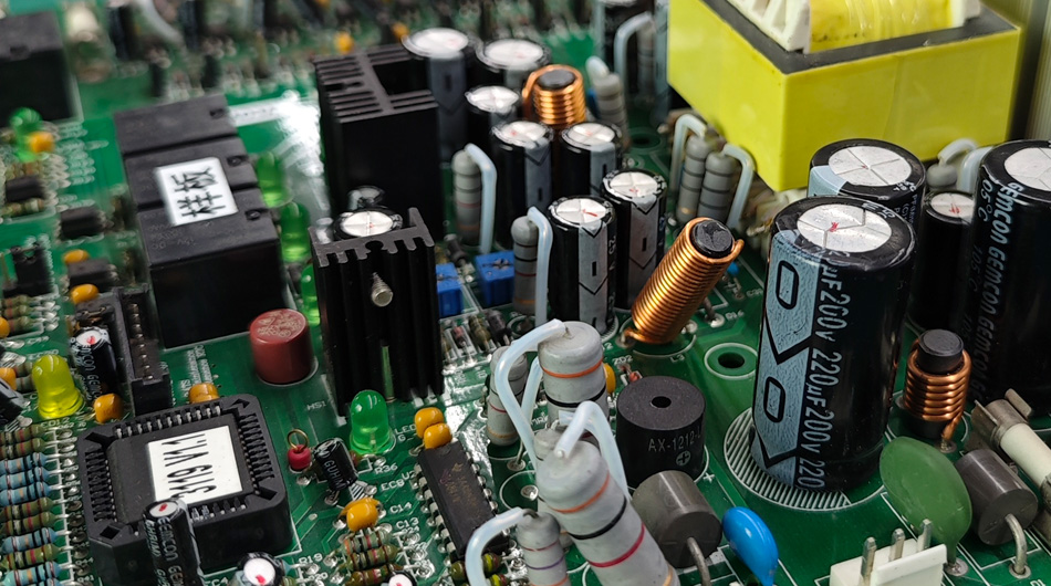 PCBA-tehtaiden monikanavaisen viestintämekanismin vaikutus asiakastukeen